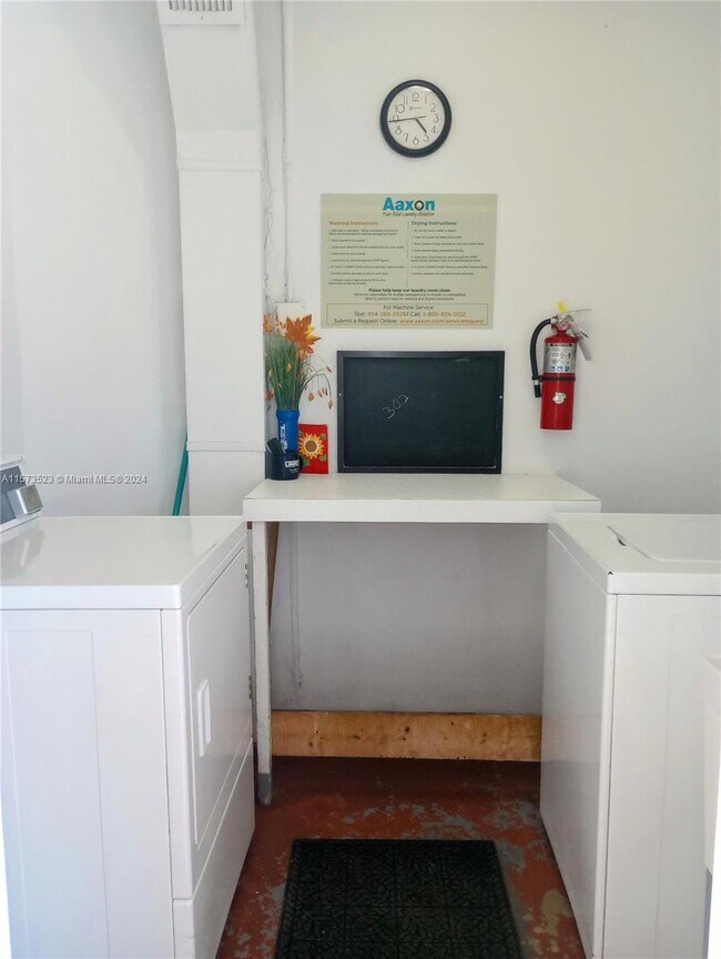 Building Photo - 2309 Park Ln