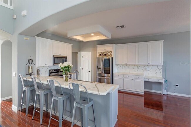 Building Photo - 1703 Golfview Dr