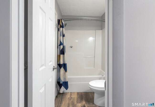 Building Photo - 107 Country Club Ct