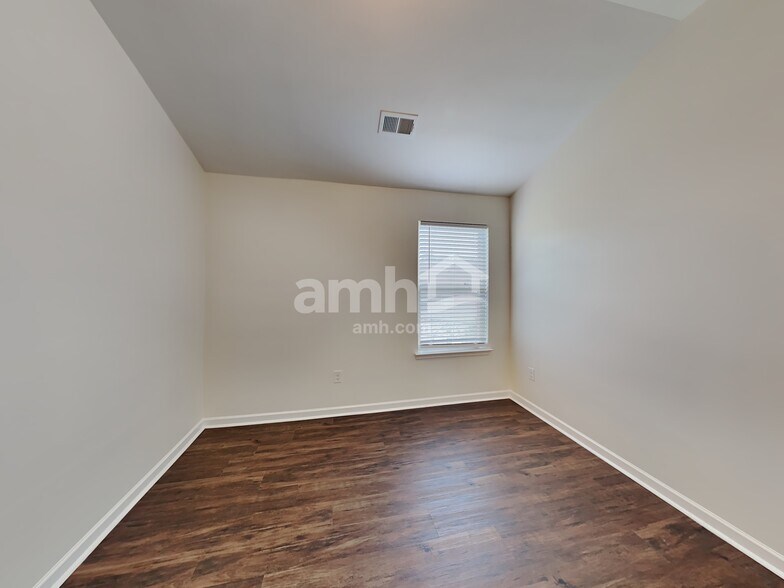 Building Photo - 1157 Paramount Dr