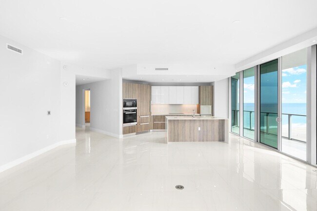 Building Photo - 3100 N Ocean Dr
