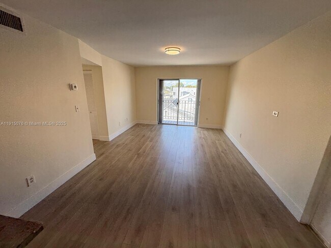 Building Photo - 1933 SW 7th St