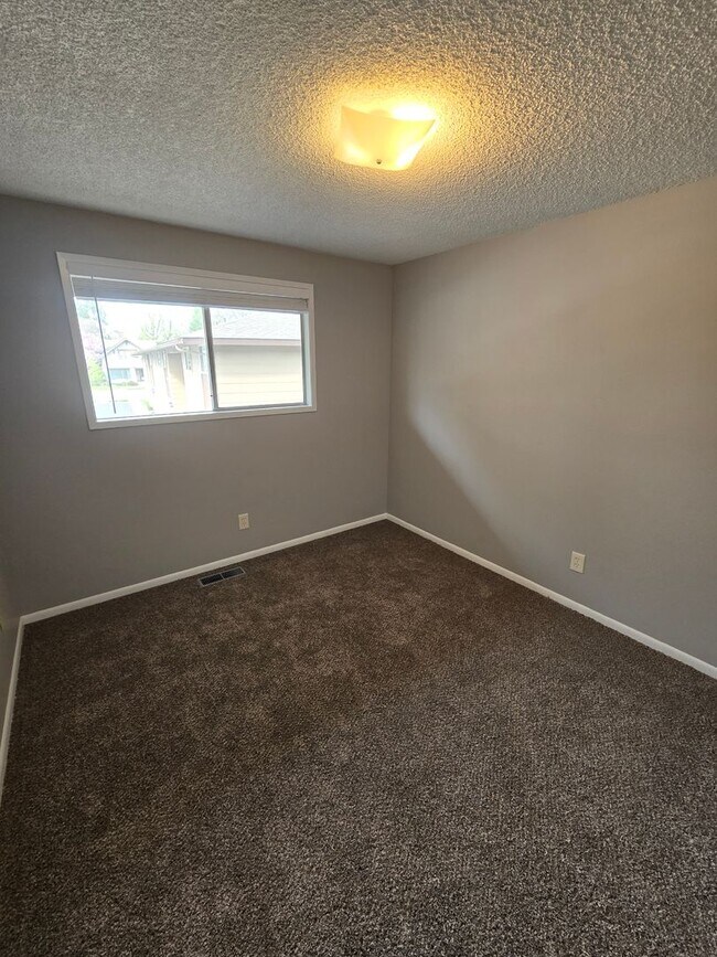 Building Photo - All Seasons Condo