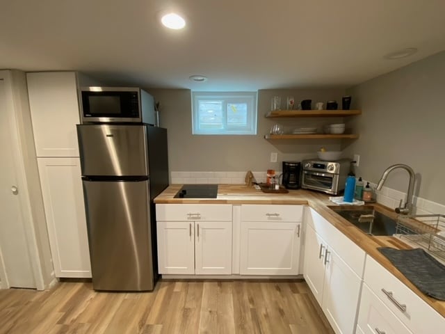 Kitchenette - 5520 N Concord Ave