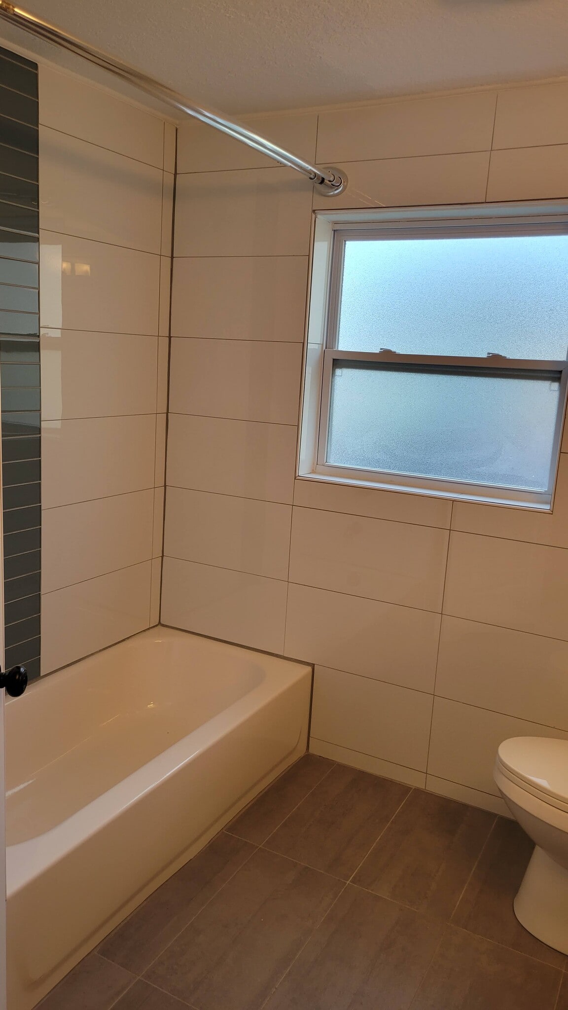 Building Photo - 715 Palm Dr