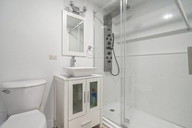 Building Photo - 2285 Peachtree Rd NE