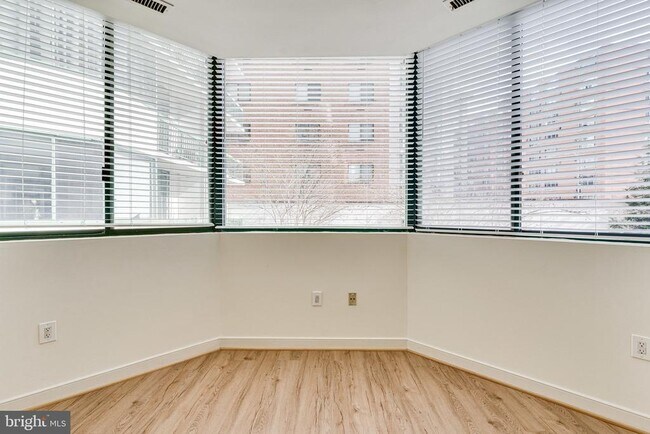 Building Photo - 955 26th St NW