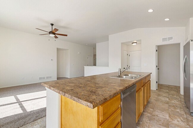 Building Photo - 4 Bed / 3 Bath Home in Greeley – Spacious and Inviting!