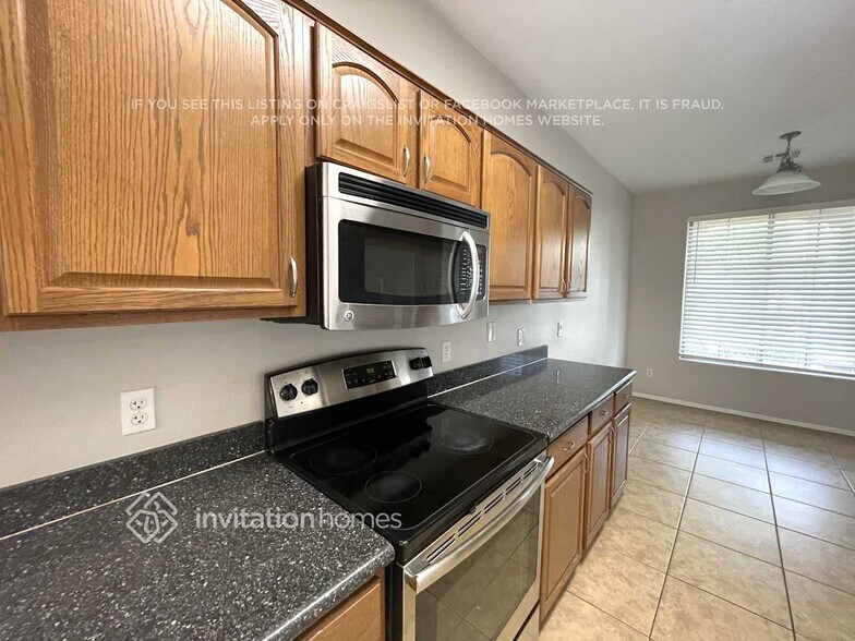 Building Photo - 14847 N 174th Ln