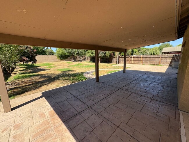 Building Photo - 2 Story Home Near Shopping Center Rent Ready!