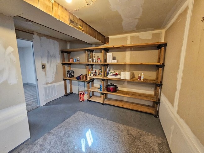 Building Photo - Comfortable 4 bed, 2 bath home in 80906!