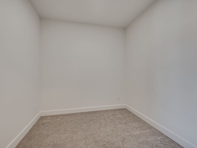 Building Photo - Brand New Home in Noble!