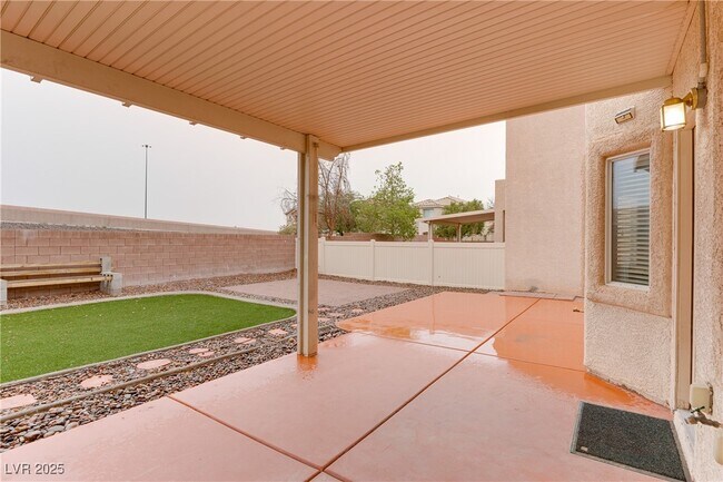 Building Photo - 8807 Red Fox Dr