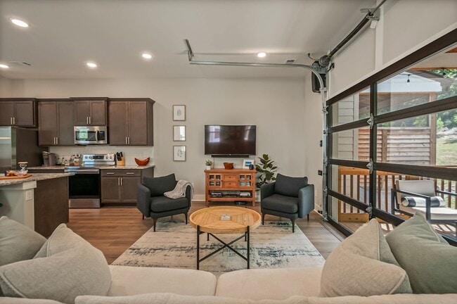 Building Photo - 207 Stonecrest Cir