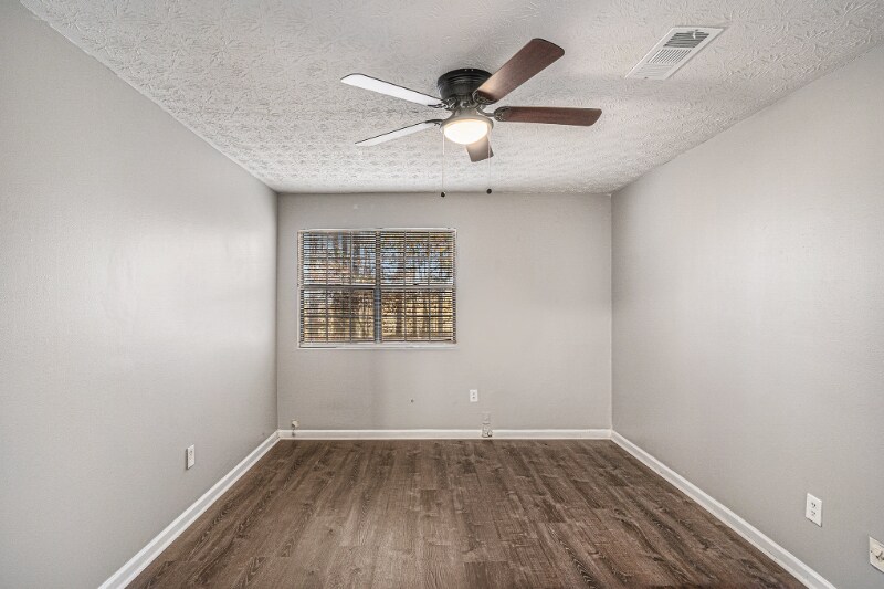 Building Photo - 5472 Glen Haven Dr