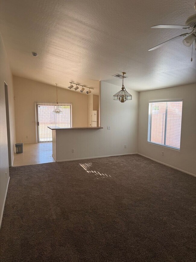 Building Photo - 1225 W Darrel Rd