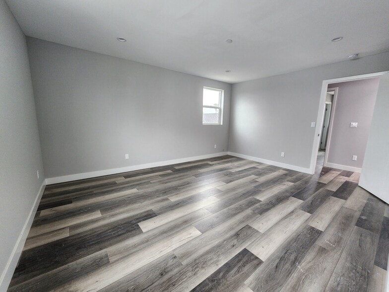 Building Photo - 2406 Hauser Blvd