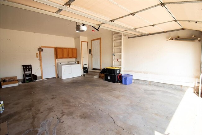 Building Photo - 713 W Oriole St