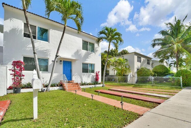 Building Photo - 3521 SW 16th St