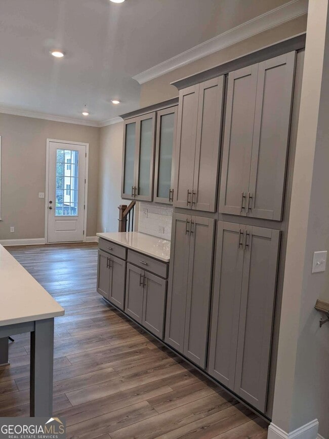 Building Photo - 225 Spike Trl SE