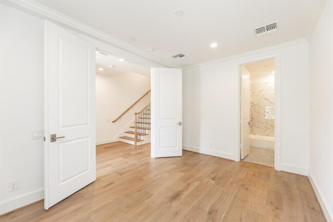 Building Photo - 7518 Viano Ln