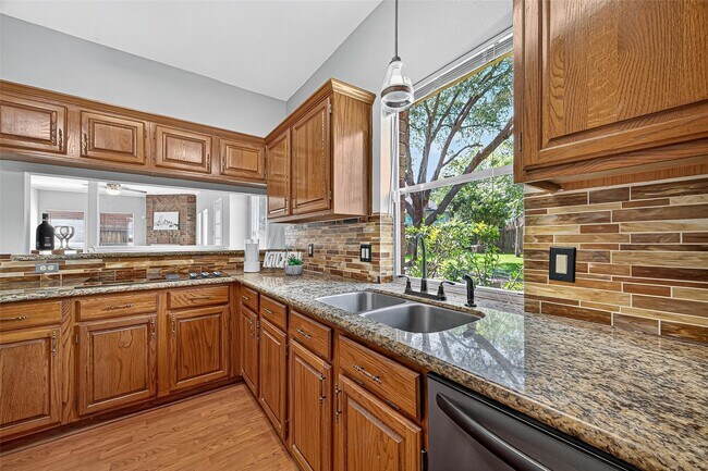 Building Photo - 2710 Double Lake Dr