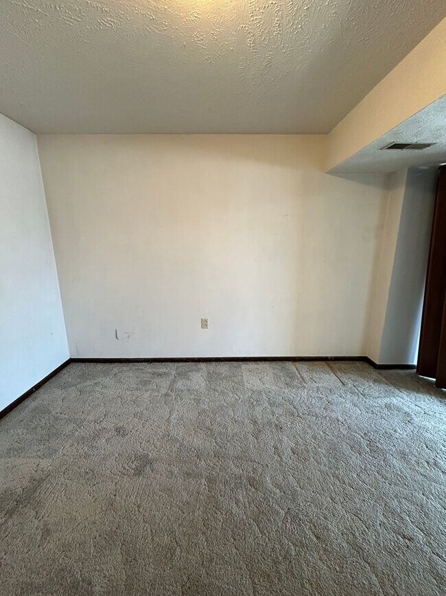 Building Photo - Spacious 3-Bedroom, 1-Bath Home with Garage & Basement in La Vista