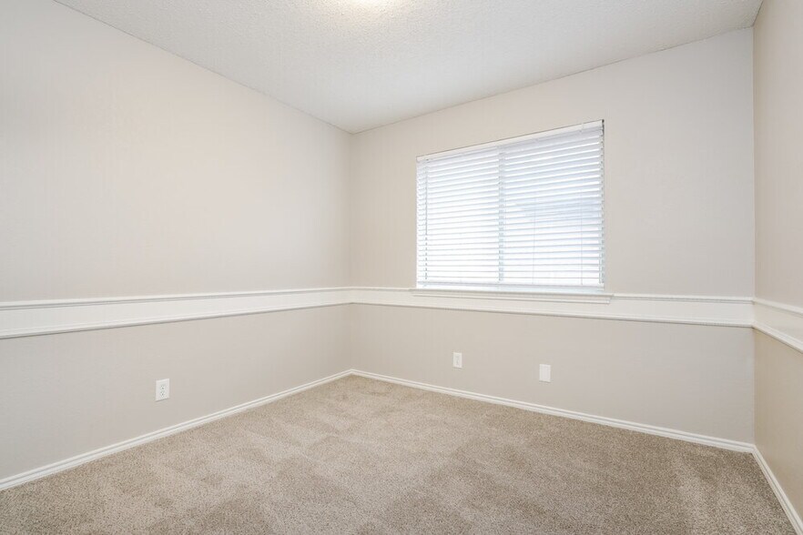 Building Photo - 709 Greenridge Dr
