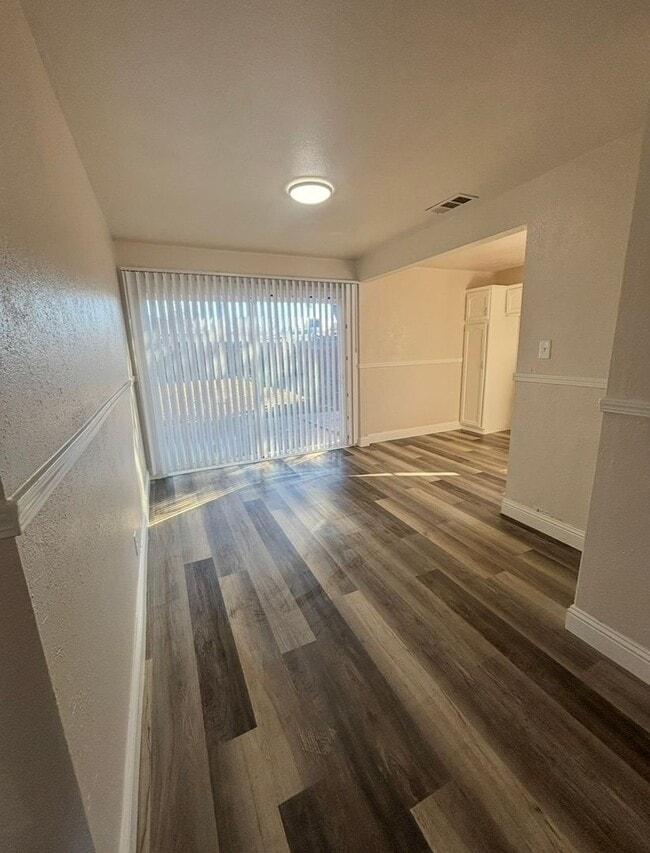 Building Photo - APPLY NOW FOR THIS 3 BEDROOM HOME!!