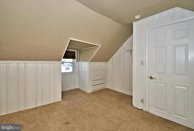 Building Photo - 660 Osborne Ave