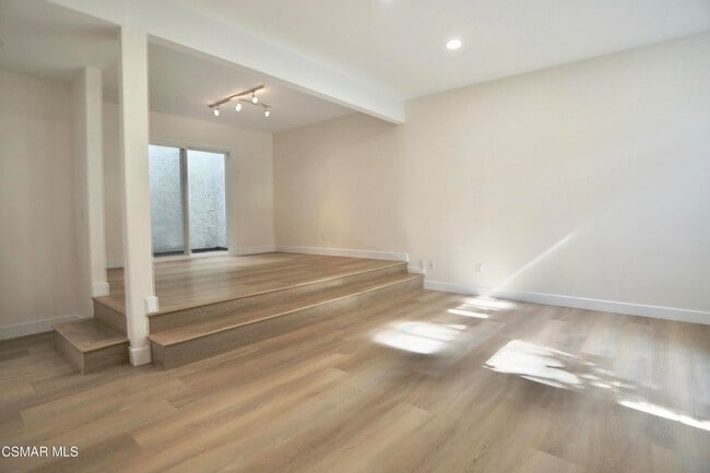 Building Photo - 11738 Moorpark St