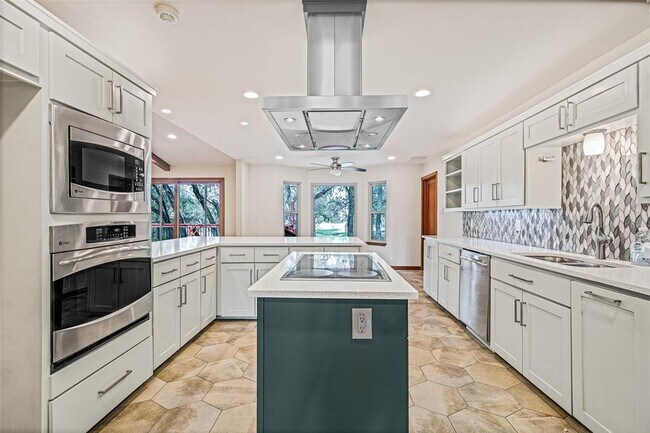 Primary Photo - 2013 Mayfield Dr