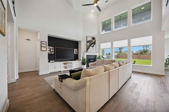 Building Photo - 9911 Regal Bend Dr