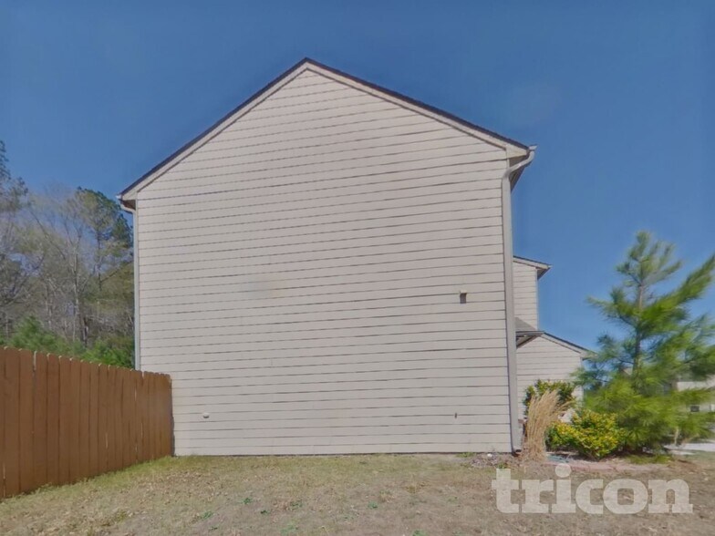 Building Photo - 1042 Sutherland Dr