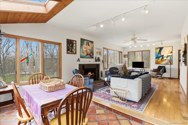 Building Photo - 1 Branch St