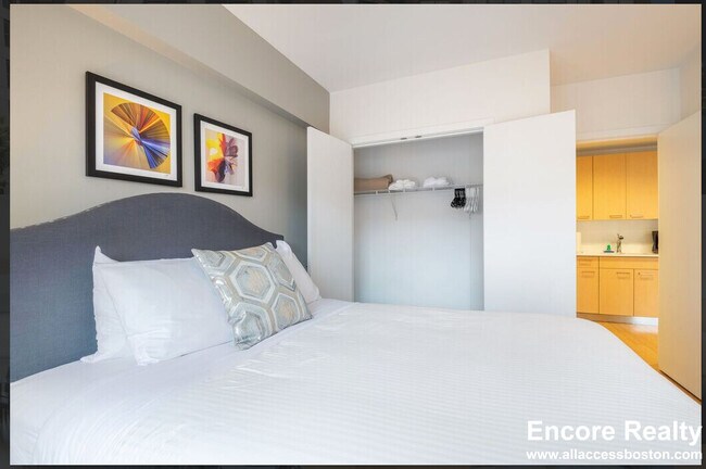 Building Photo - 1085 Boylston St