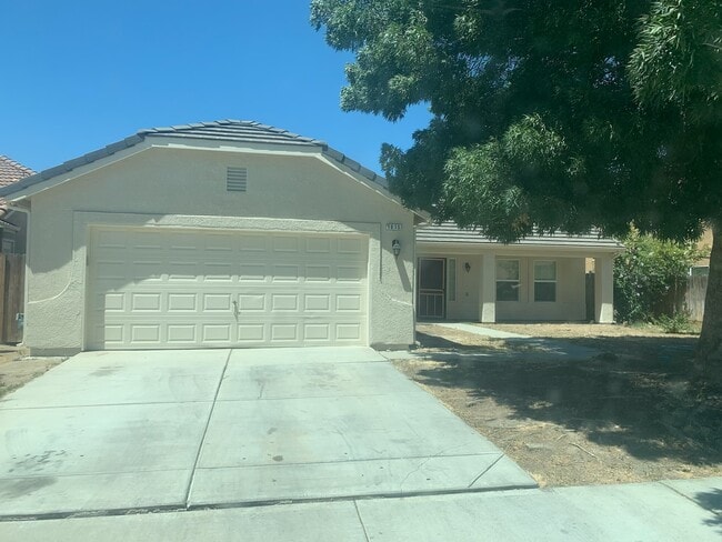 Building Photo - 1615 Great Basin Dr