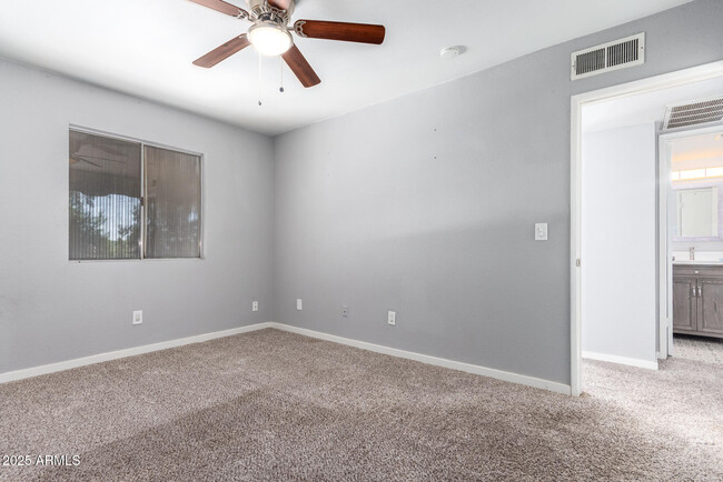 Building Photo - 10227 N 7th Pl