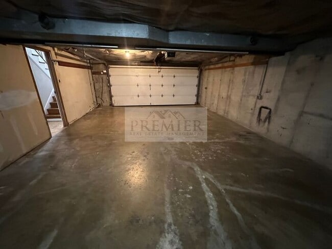 Building Photo - 730 N Aztec Dr