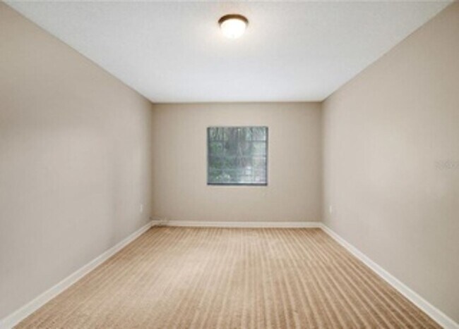 Building Photo - 484 Banyon Tree Cir