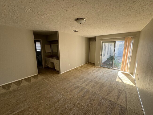 Building Photo - 23227 Low Ridge Rd