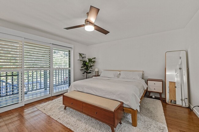Building Photo - Large, Remodeled 3Bed/2.5Ba Townhome in Ha...