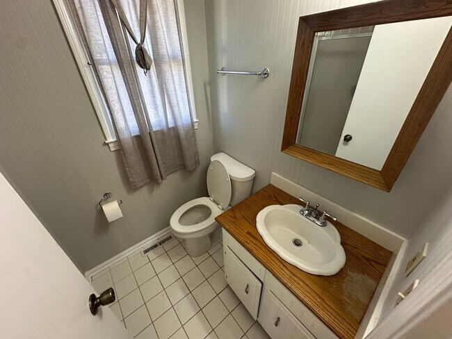 Building Photo - FOR LEASE - 4 Bed, 4 Bath, 5000sqft, 1.5 a...