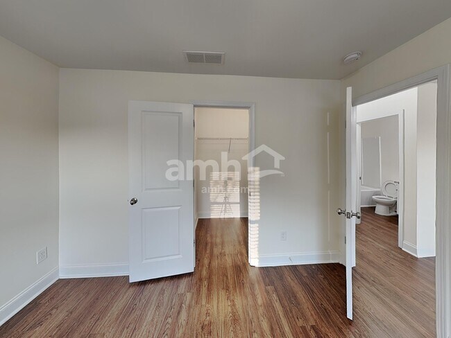 Building Photo - 2615 Beal St