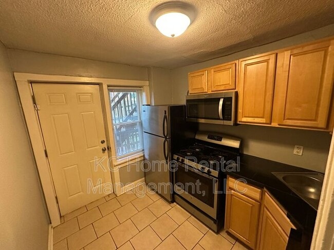 Building Photo - 1114 W 41st Terrace