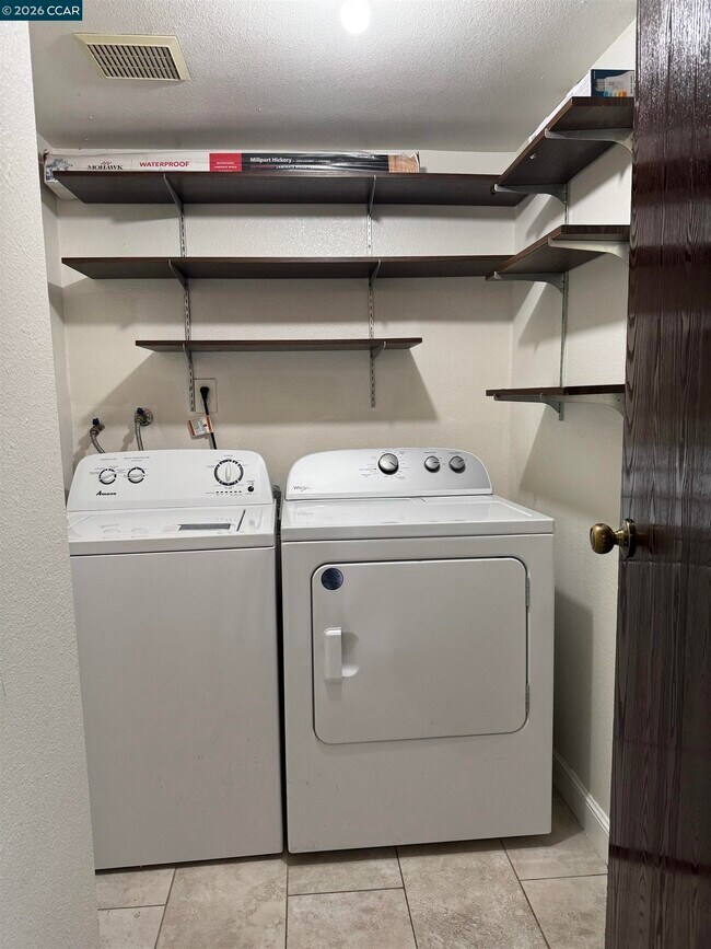 Building Photo - 1725 Landana Dr