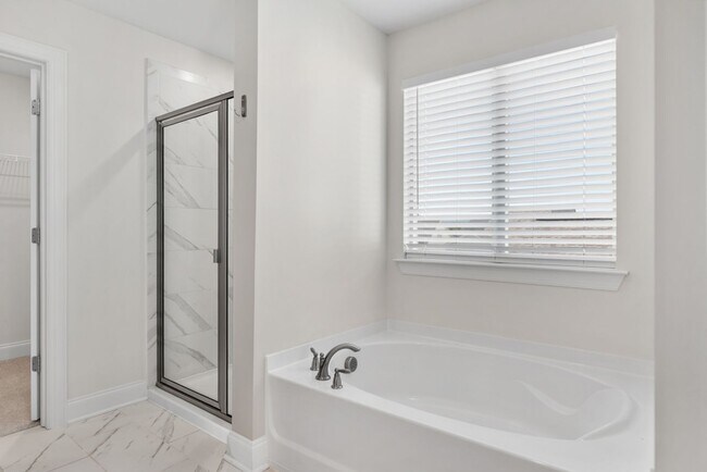 Building Photo - 797 Ravensdowne-