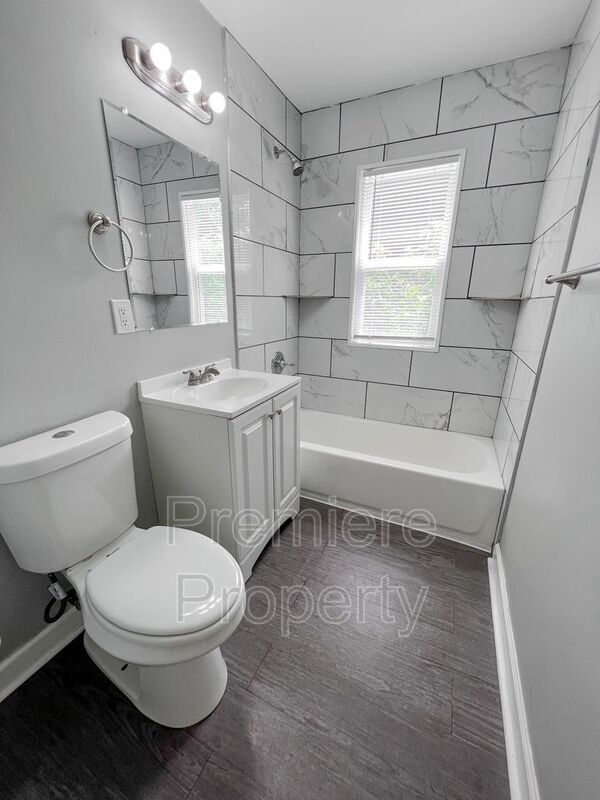 Building Photo - 8902 Richards Dr