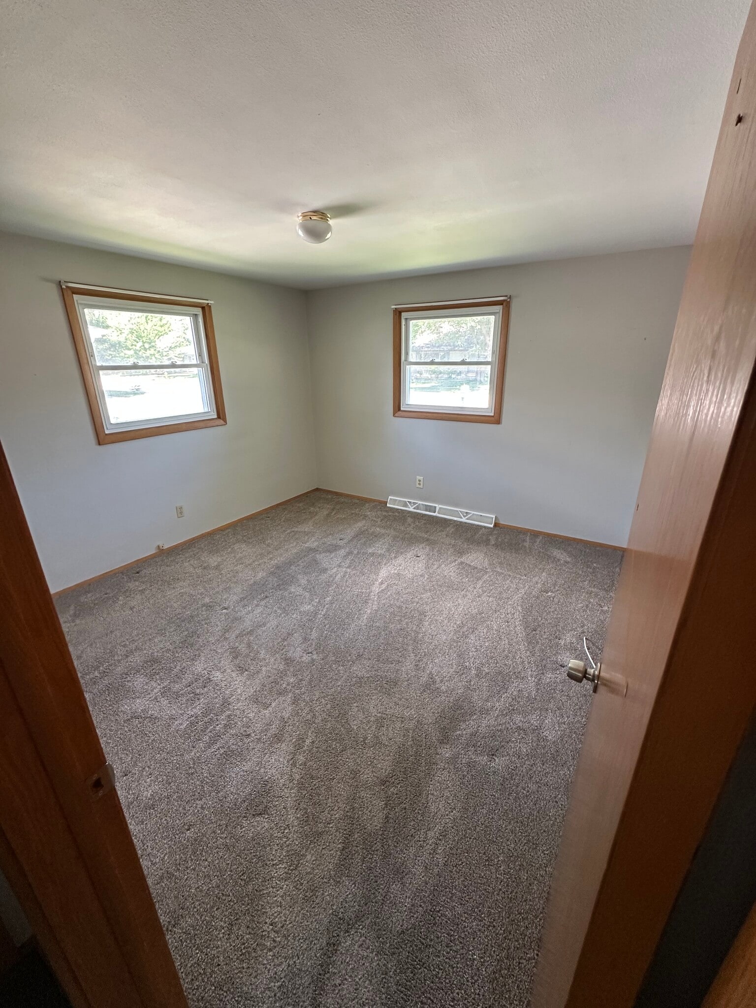 Building Photo - 1067 Meadow Ln