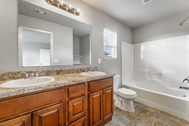 Building Photo - 848 NW Evans Cir